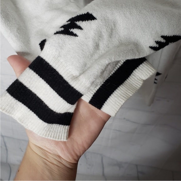 Chaser Love Rainbow lightening bolt intarsia sweater
Cotton & Cashmere Blend - Picture 4 of 9